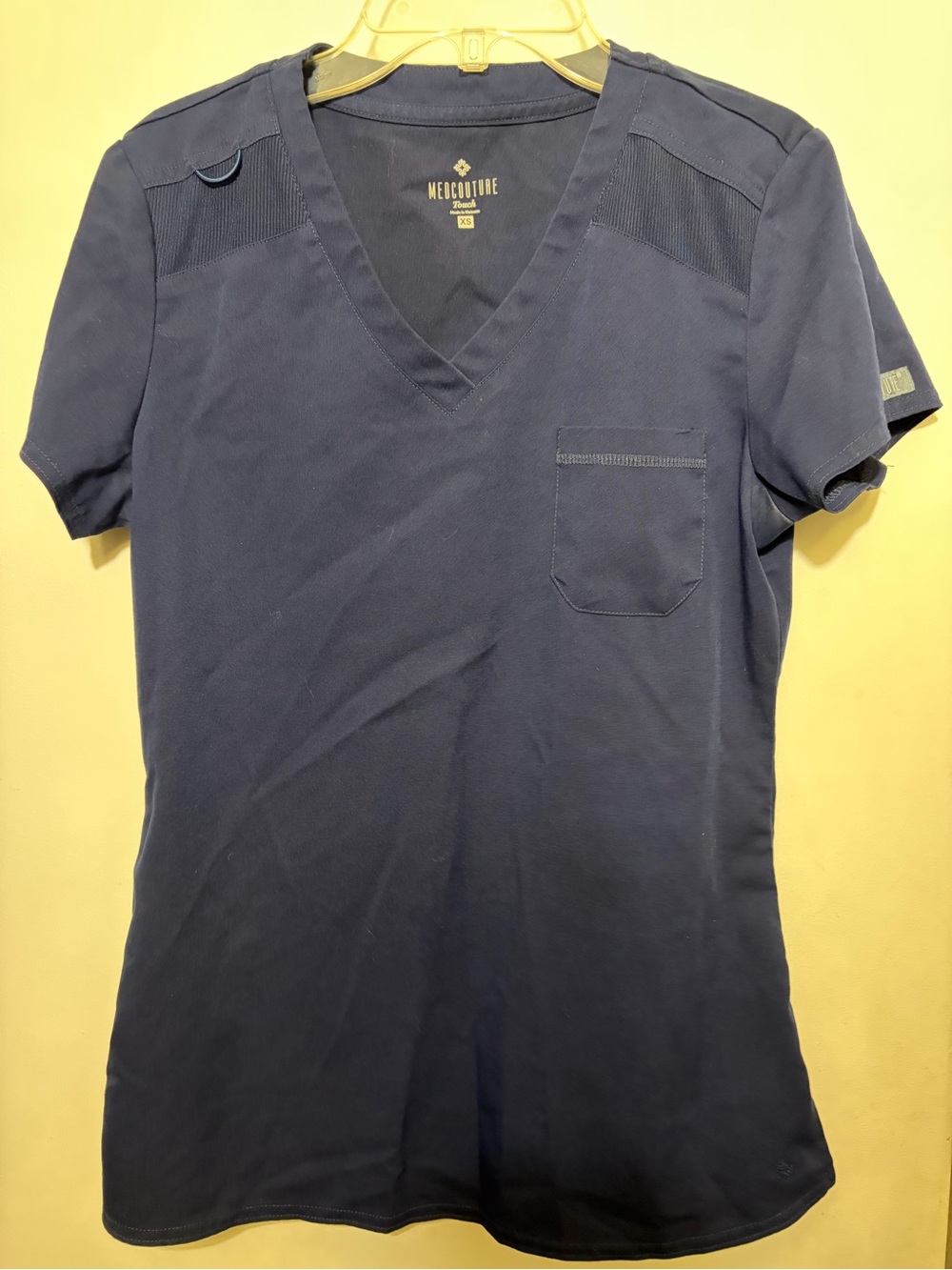 Medicouture navy one pocket scrub top xs